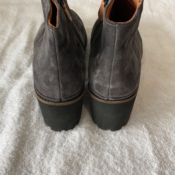 New in Box gentle souls Kenneth Cole Mona Bootie Charcoal Size 9.5 - Picture 4 of 8